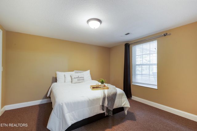 2122 Madison Grove Lane, Knoxville, TN 37922