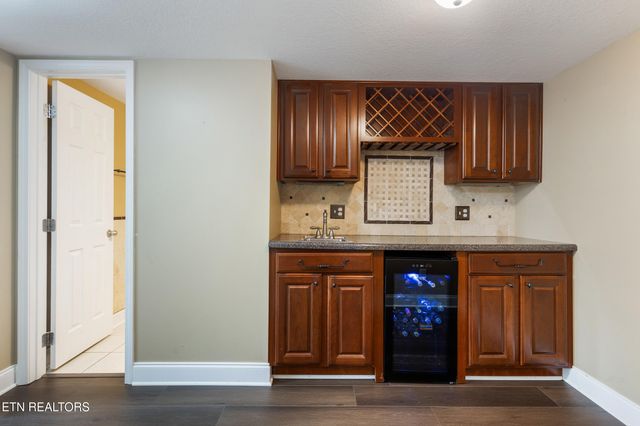 2122 Madison Grove Lane, Knoxville, TN 37922