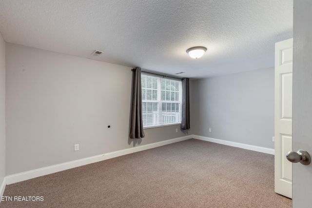 2122 Madison Grove Lane, Knoxville, TN 37922