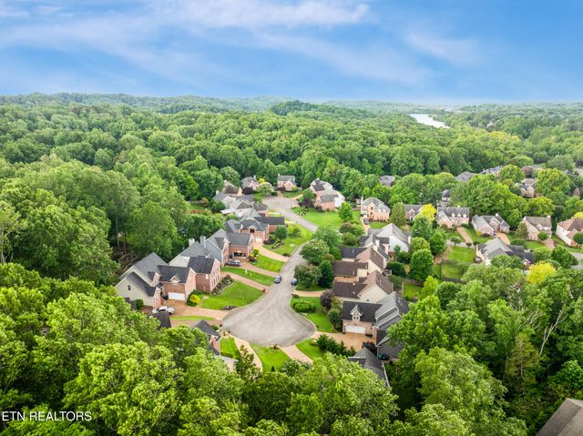 2122 Madison Grove Lane, Knoxville, TN 37922
