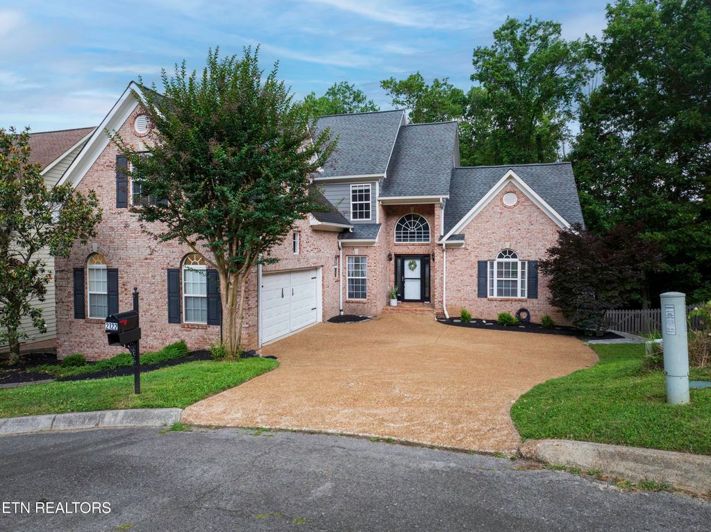 2122 Madison Grove Lane, Knoxville, TN 37922