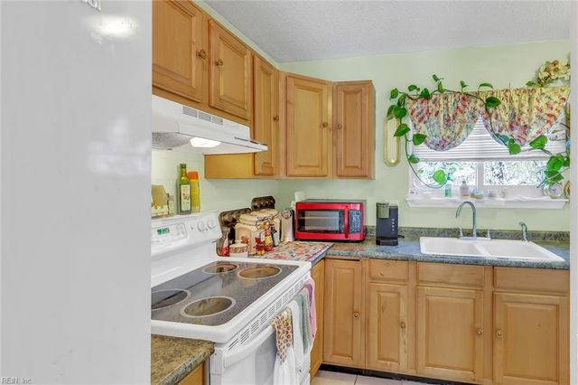 3872 Chimney Creek Dr DR, Virginia Beach, VA 23462