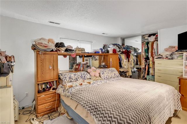 3872 Chimney Creek Dr DR, Virginia Beach, VA 23462