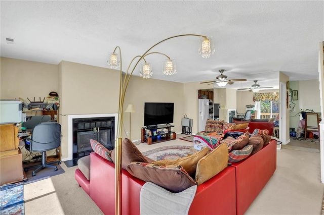 3872 Chimney Creek Dr DR, Virginia Beach, VA 23462