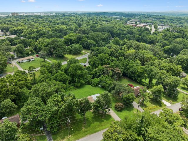 916 Radford Dr, Nashville, TN 37217