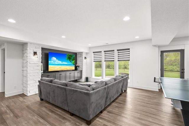 2034 SW Red Barn Lane, Lee's Summit, MO 64082