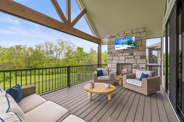 2034 SW Red Barn Lane, Lee's Summit, MO 64082