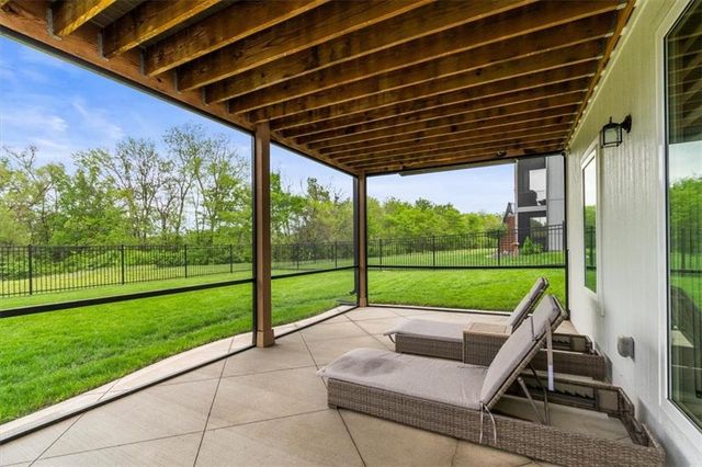 2034 SW Red Barn Lane, Lee's Summit, MO 64082