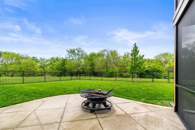 2034 SW Red Barn Lane, Lee's Summit, MO 64082