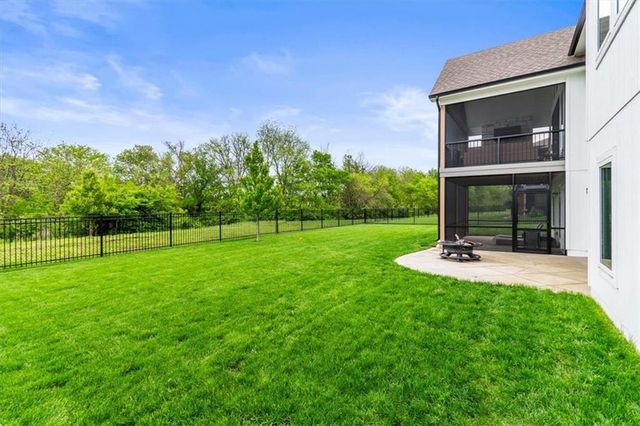 2034 SW Red Barn Lane, Lee's Summit, MO 64082