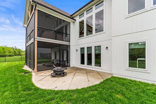 2034 SW Red Barn Lane, Lee's Summit, MO 64082