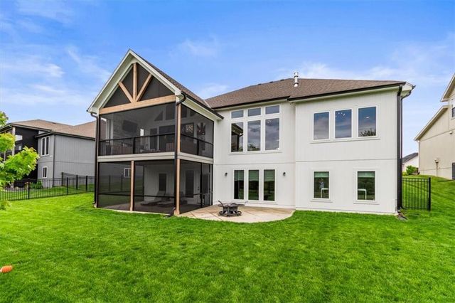 2034 SW Red Barn Lane, Lee's Summit, MO 64082