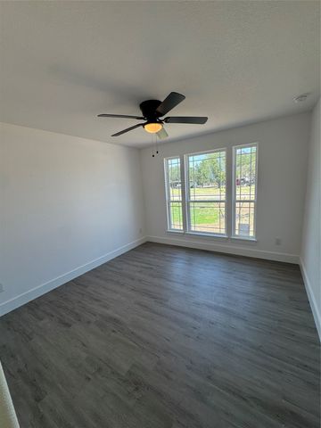 103 Virginia Drive, Palmer, TX 75152