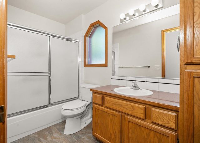 2102 E Dunbar Ln, Spokane, WA 99223