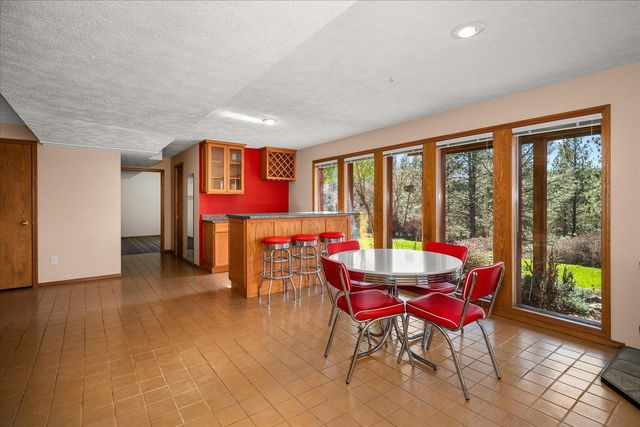 2102 E Dunbar Ln, Spokane, WA 99223