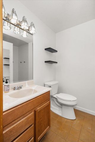 2102 E Dunbar Ln, Spokane, WA 99223