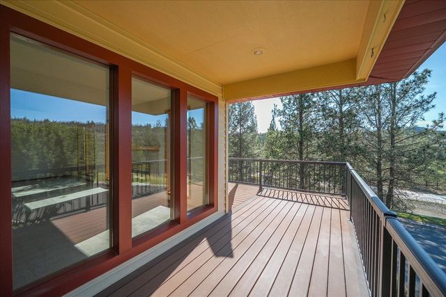 2102 E Dunbar Ln, Spokane, WA 99223