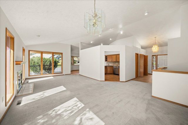 2102 E Dunbar Ln, Spokane, WA 99223