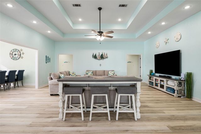 3279 Prides Way, Crystal Beach, TX 77650