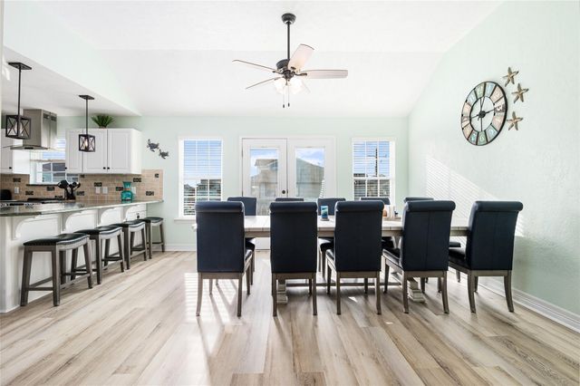 3279 Prides Way, Crystal Beach, TX 77650