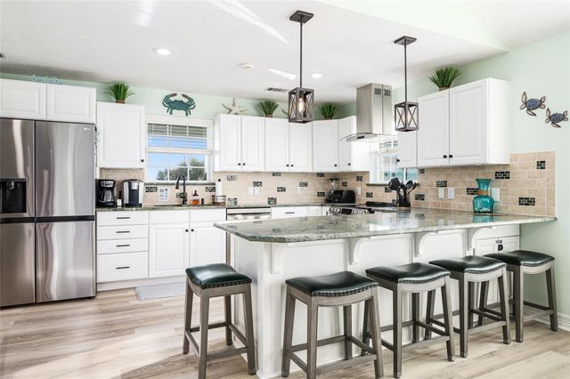 3279 Prides Way, Crystal Beach, TX 77650