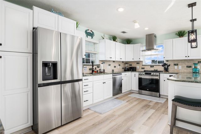 3279 Prides Way, Crystal Beach, TX 77650