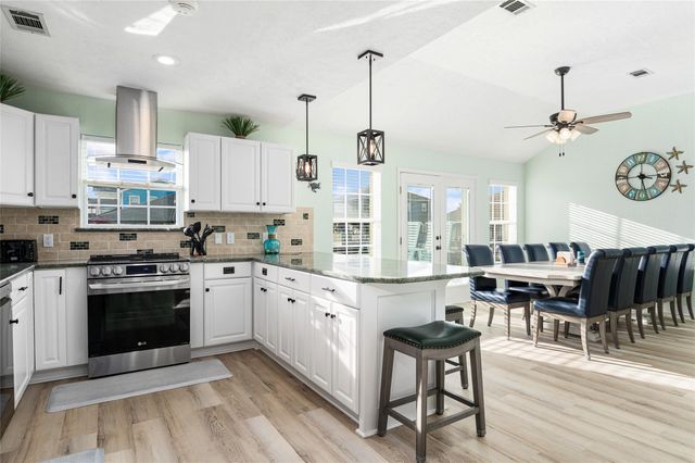 3279 Prides Way, Crystal Beach, TX 77650