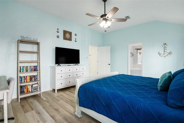 3279 Prides Way, Crystal Beach, TX 77650