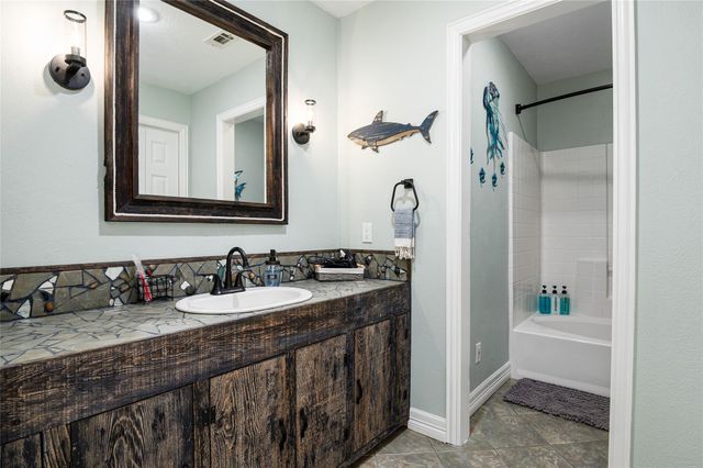 3279 Prides Way, Crystal Beach, TX 77650