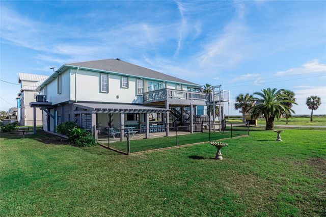 3279 Prides Way, Crystal Beach, TX 77650