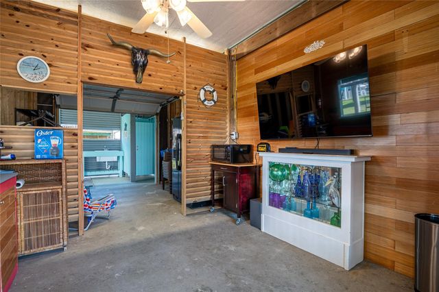 3279 Prides Way, Crystal Beach, TX 77650