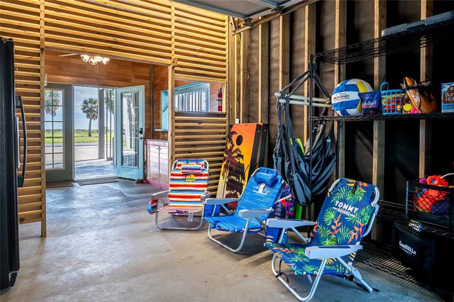 3279 Prides Way, Crystal Beach, TX 77650