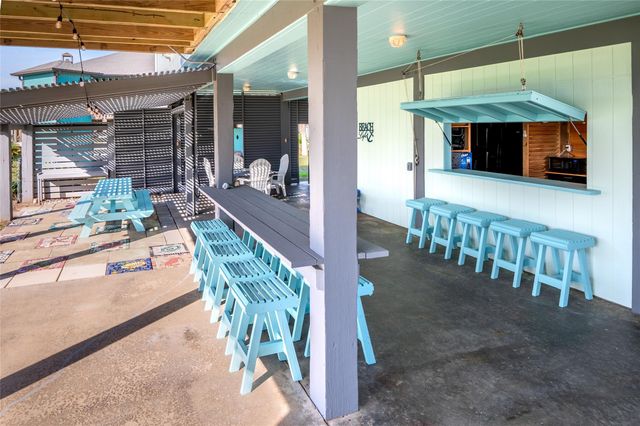 3279 Prides Way, Crystal Beach, TX 77650