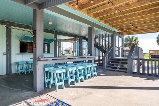 3279 Prides Way, Crystal Beach, TX 77650