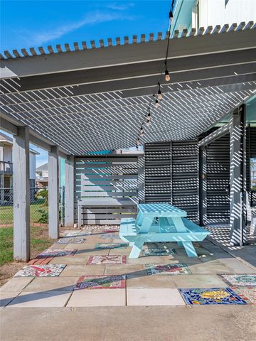 3279 Prides Way, Crystal Beach, TX 77650