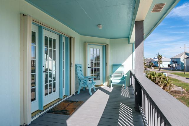 3279 Prides Way, Crystal Beach, TX 77650