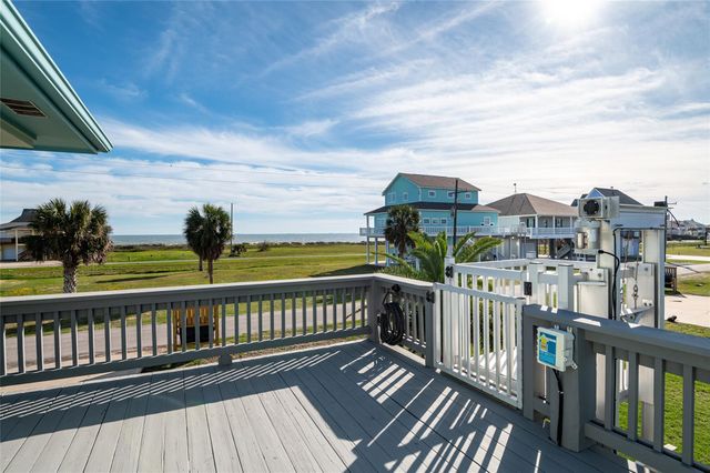 3279 Prides Way, Crystal Beach, TX 77650