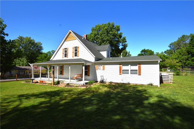202 W Graham Street, Prairie Grove, AR 72753