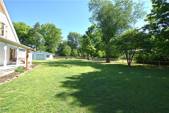 202 W Graham Street, Prairie Grove, AR 72753