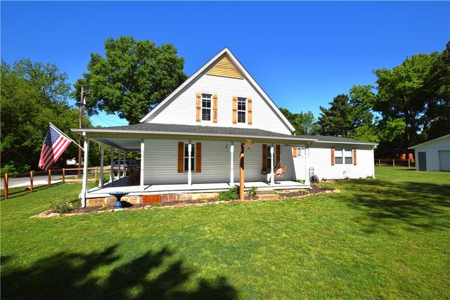202 W Graham Street, Prairie Grove, AR 72753