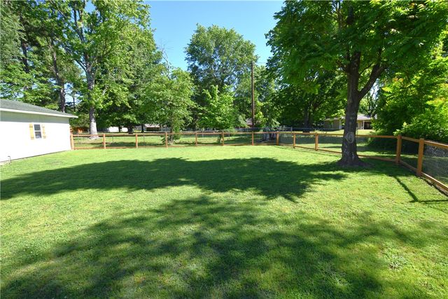 202 W Graham Street, Prairie Grove, AR 72753