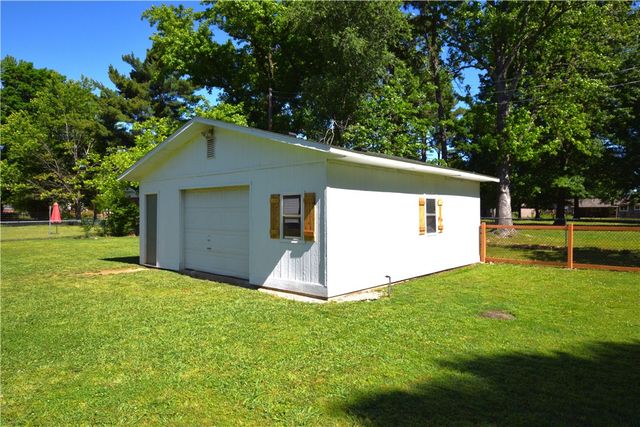 202 W Graham Street, Prairie Grove, AR 72753