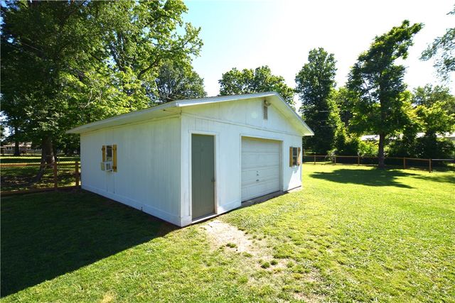 202 W Graham Street, Prairie Grove, AR 72753