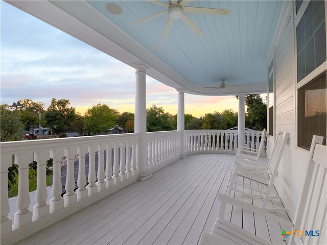 1077 W Mill Street, New Braunfels, TX 78130