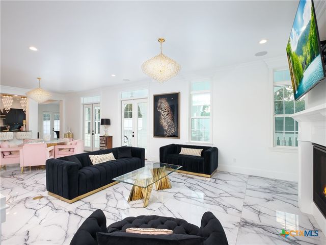 1077 W Mill Street, New Braunfels, TX 78130
