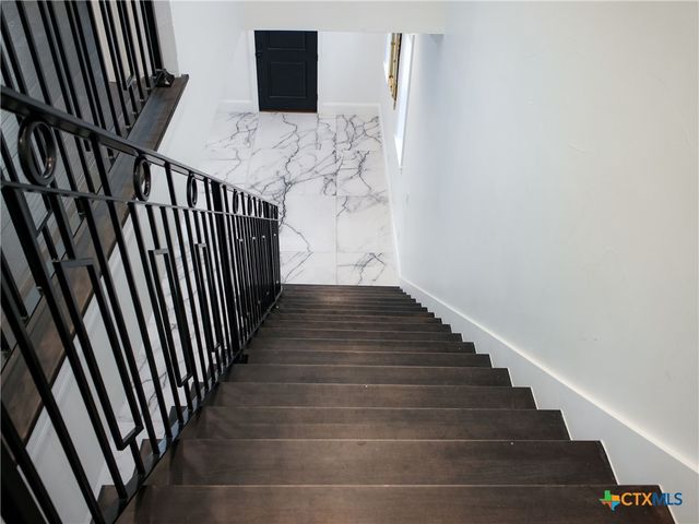 1077 W Mill Street, New Braunfels, TX 78130
