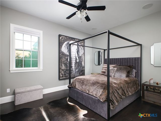 1077 W Mill Street, New Braunfels, TX 78130
