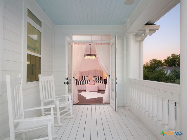 1077 W Mill Street, New Braunfels, TX 78130