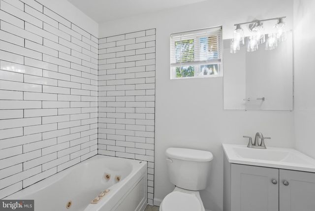 5107 CALL PL SE, Washington, DC 20019