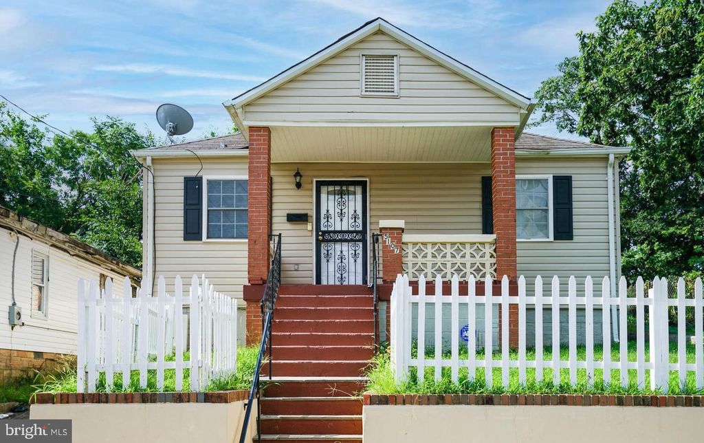 5107 CALL PL SE, Washington, DC 20019